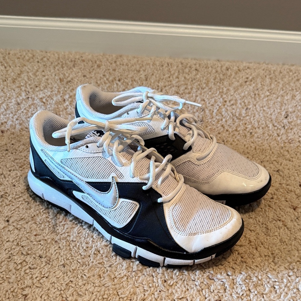 Nike White and Black Mesh Lace-Up Sneakers